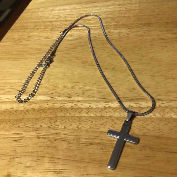 Womens cross necklace. New in box but no tags. 16 in chain with a 6 in extender - Picture 2 of 5